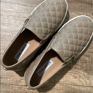 Ecentrcq Taupe Sneakers by Steve Madden